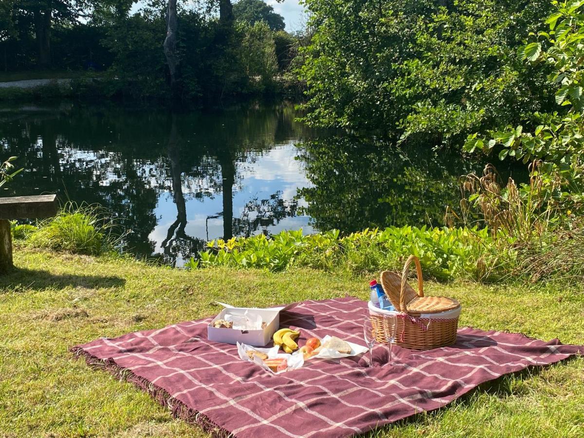 Kingfisher Cabin - Wild Escapes Wrenbury Off Grid Glamping - Ages 12 And Over Baddiley Dış mekan fotoğraf