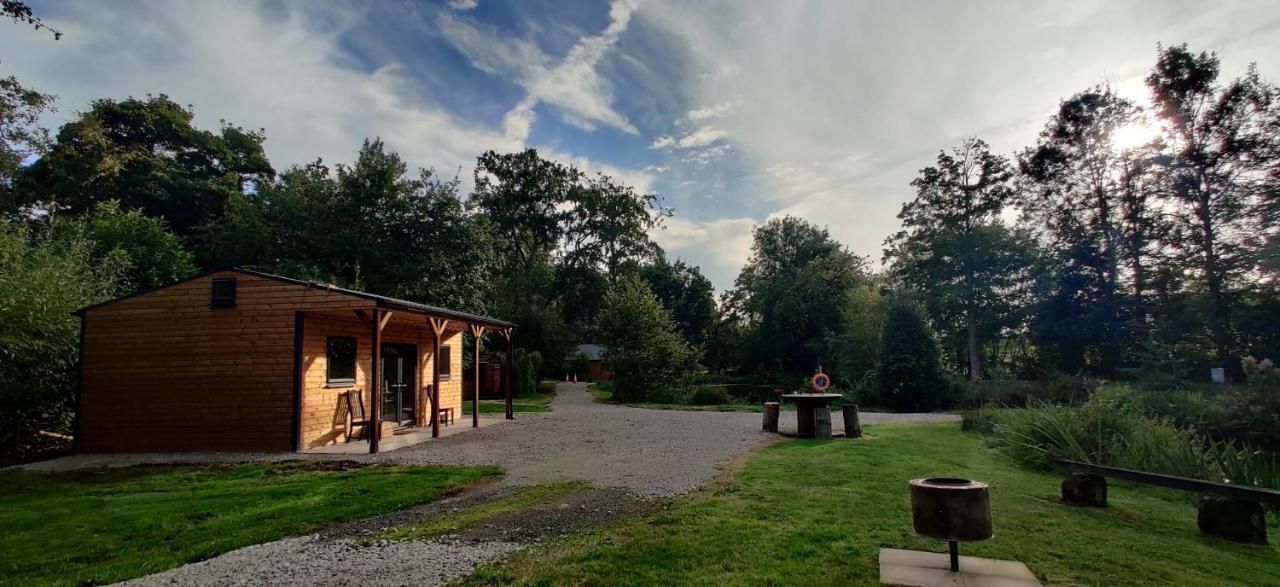 Kingfisher Cabin - Wild Escapes Wrenbury Off Grid Glamping - Ages 12 And Over Baddiley Dış mekan fotoğraf