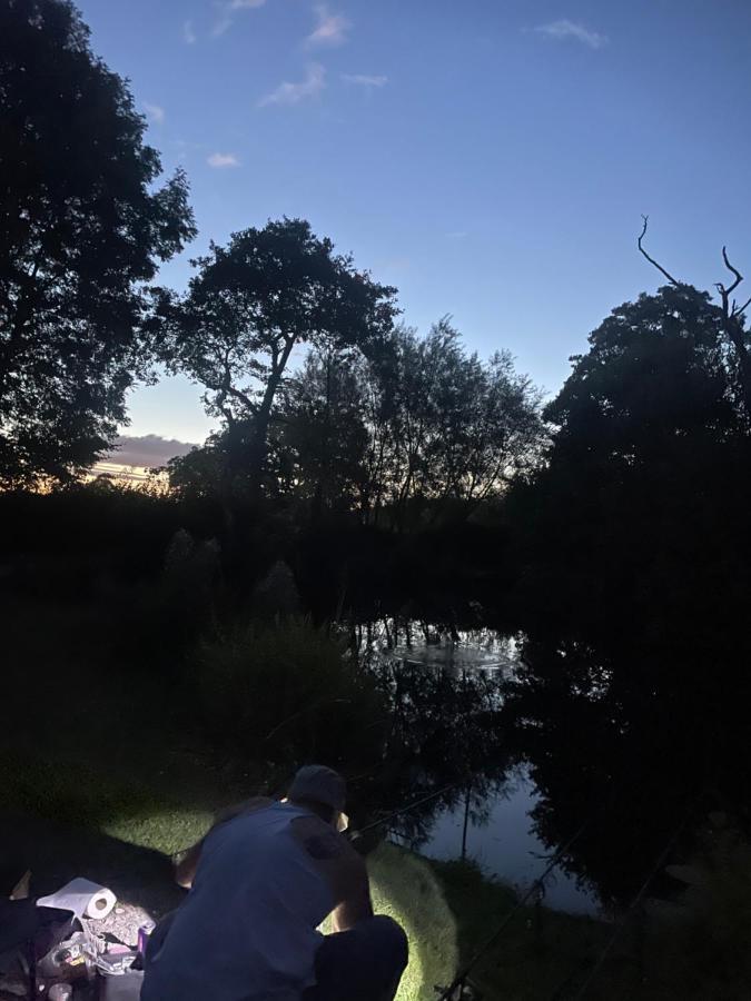 Kingfisher Cabin - Wild Escapes Wrenbury Off Grid Glamping - Ages 12 And Over Baddiley Dış mekan fotoğraf