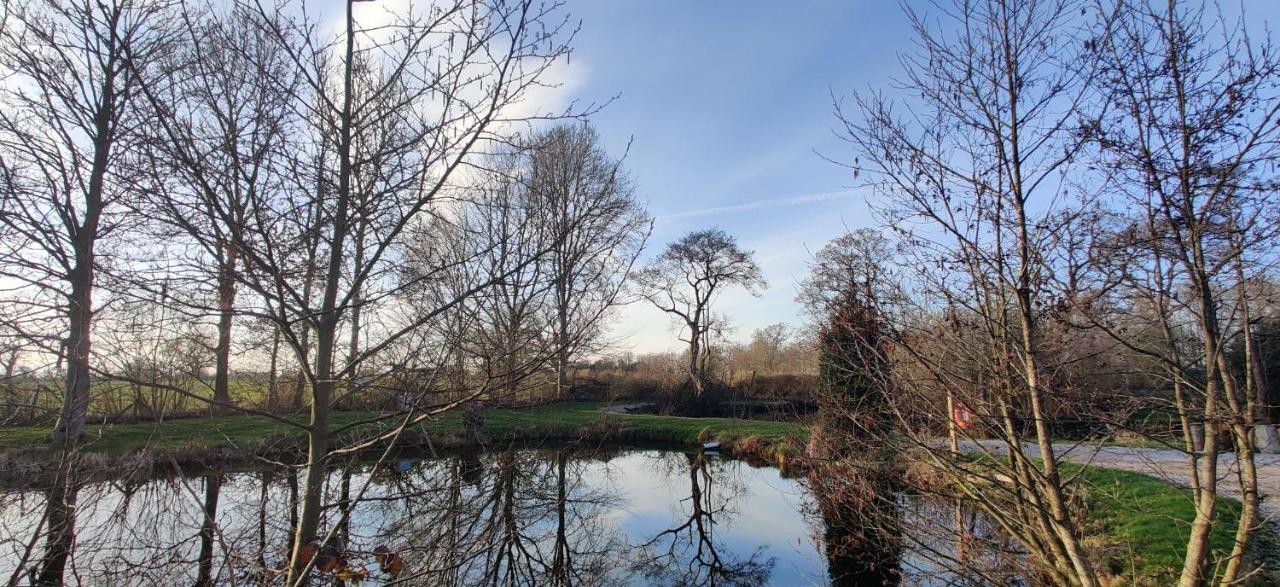 Kingfisher Cabin - Wild Escapes Wrenbury Off Grid Glamping - Ages 12 And Over Baddiley Dış mekan fotoğraf